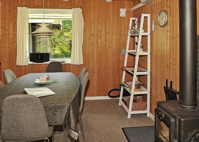 6 Person In Ansager-by Traum Ansager